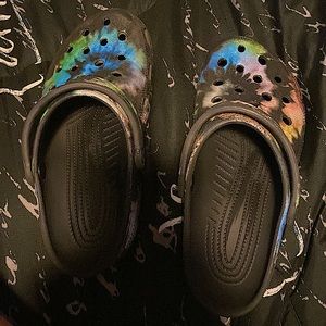 I’m selling these crocs